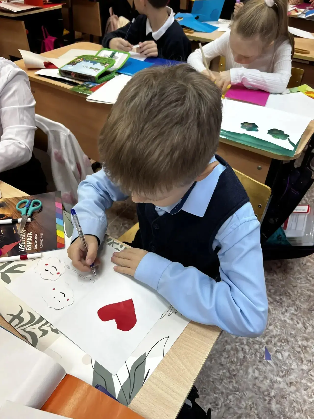 🌸 В преддверии самого нежного праздника в нашей школе произошло маленькое чудо! 🌸  По инициативе сов