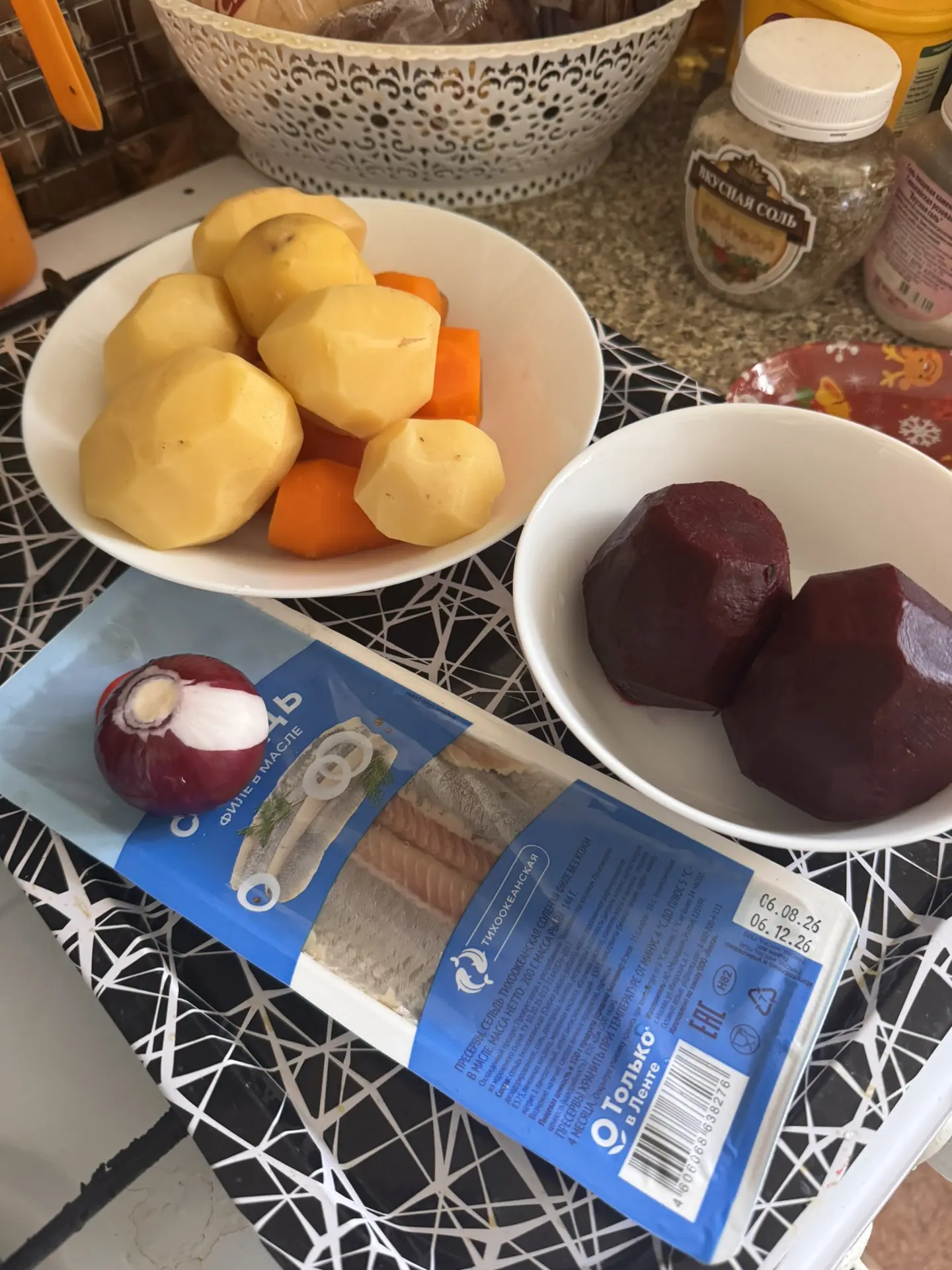Добралась до салатика 🤪