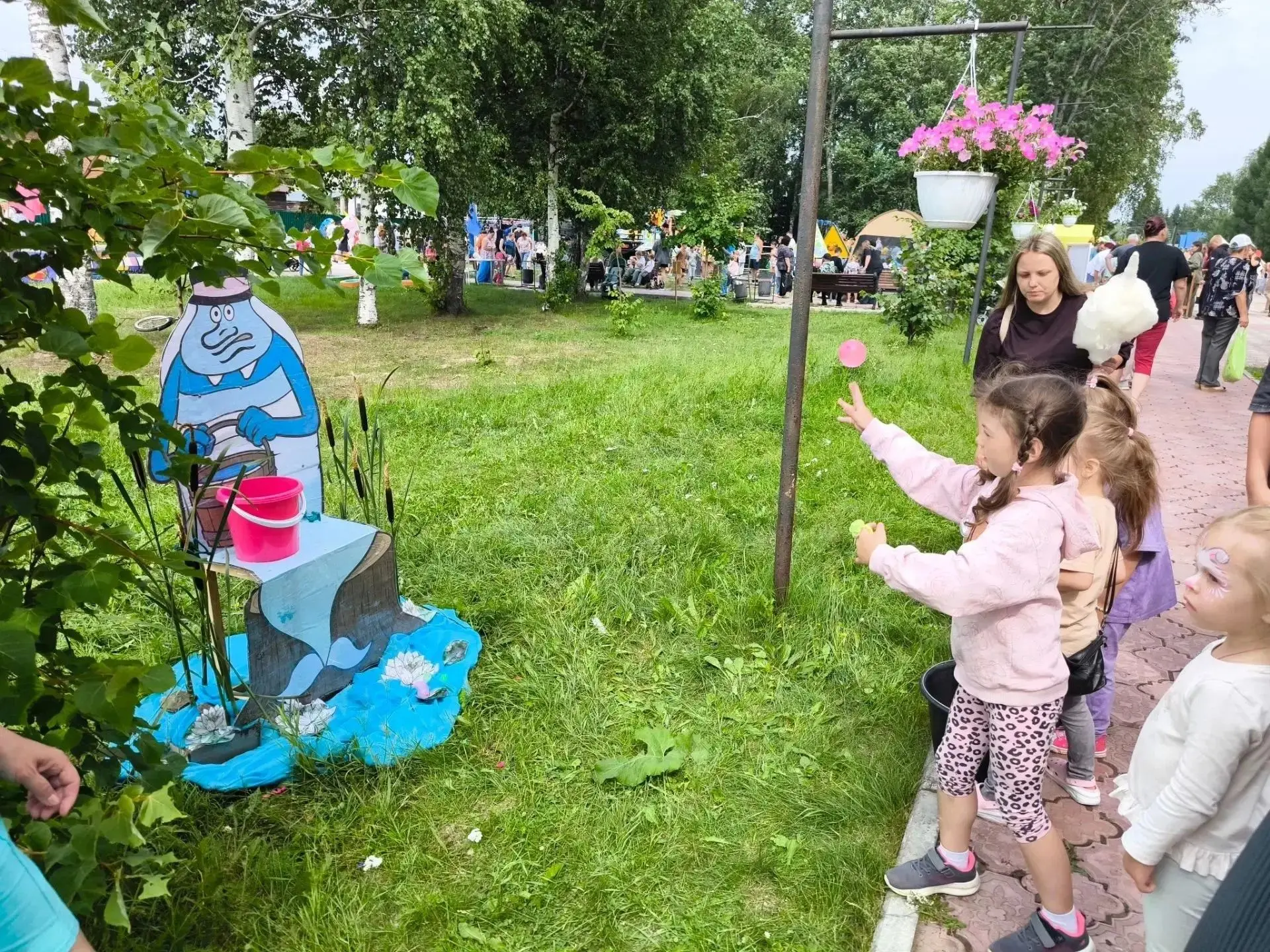 Лето на экваторе! ☀️ 
Кажется, мы только вчера радовались началу июня, а уже половина самого тёплого