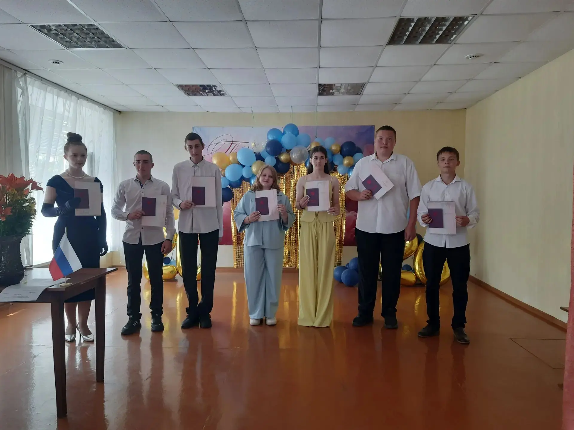 Прощай, школа!
Позади все экзамены!
26 июня 2026 года для выпускников 9 и 11 классов, успешно сдавши