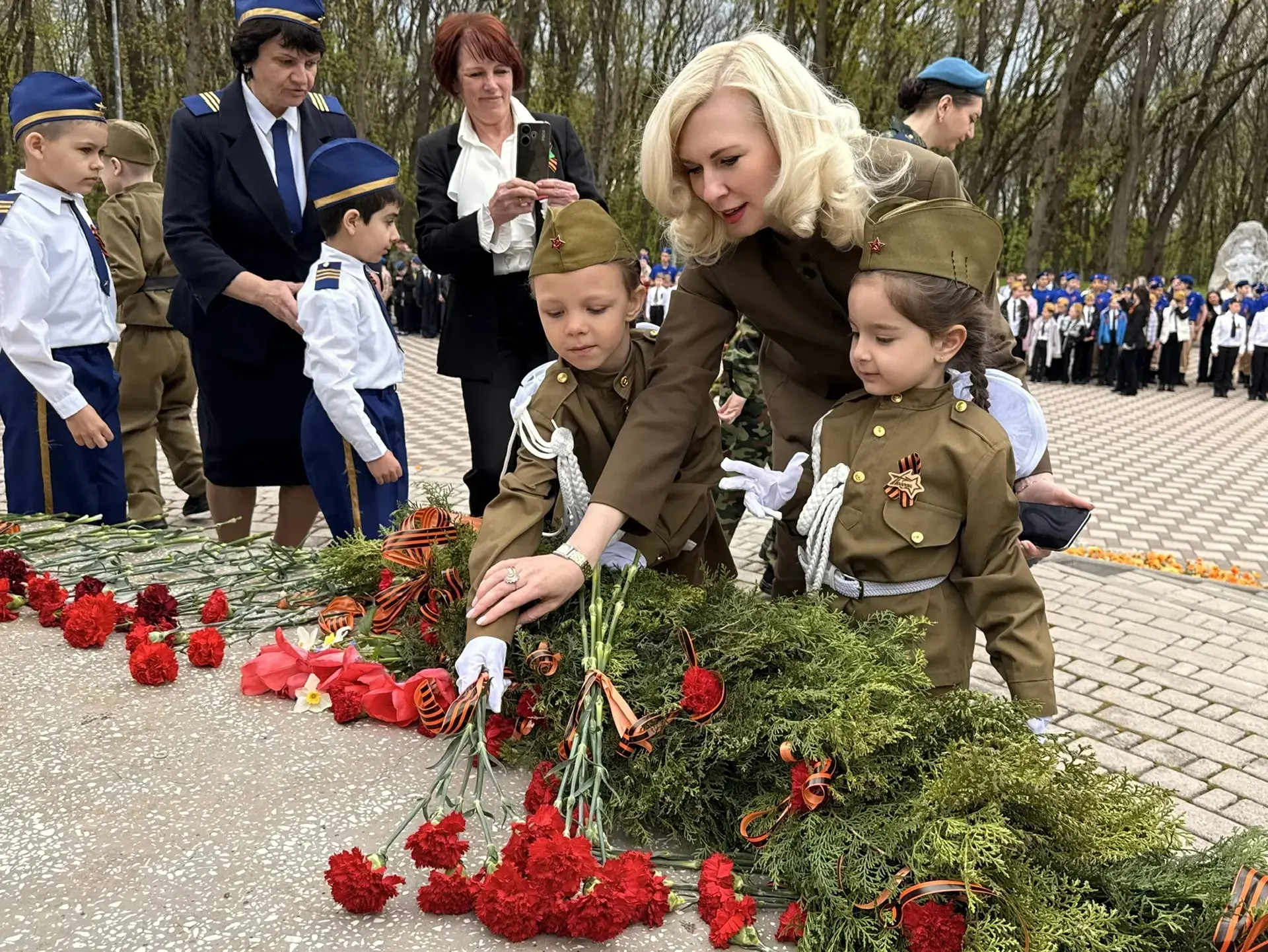 🎗Сегодня 8 мая в парке Победы наша школа приняла участие в героической поверке, которая была посвяще