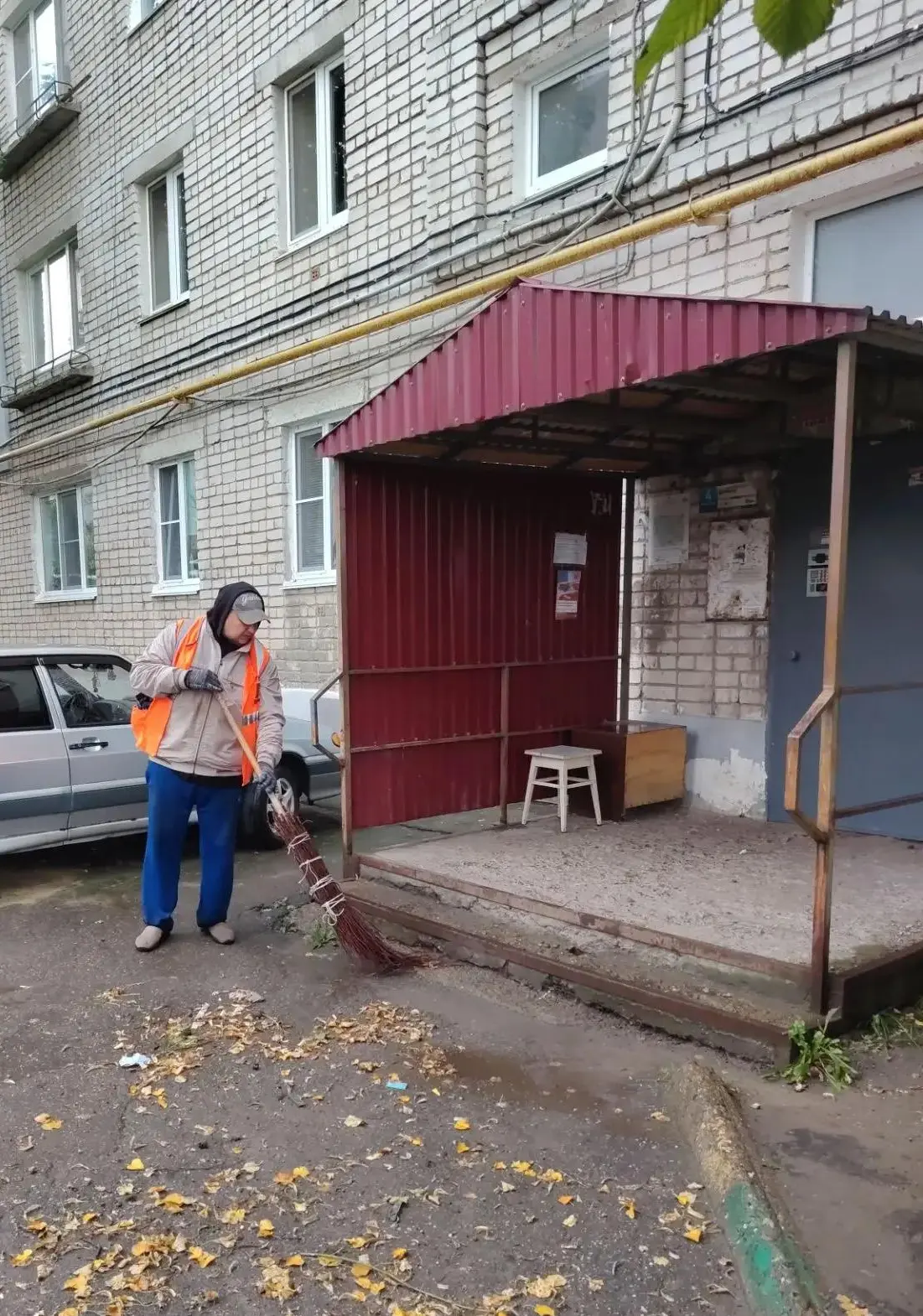 🌧 Утро понедельника встречает нас пасмурной погодой и дождём.