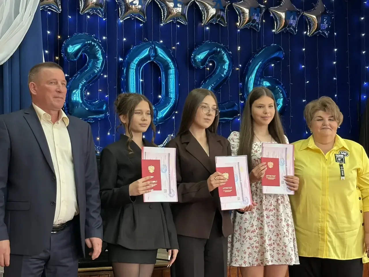 🎉 Поздравляем наших отличников — выпускников 9‑х классов! 🎉

✅Сегодня в школе состоялось торжестве