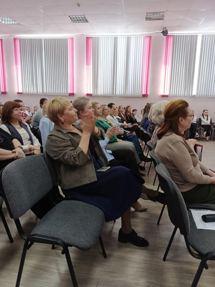 "ВЕСЕННЕЕ КОНФЕТТИ" в актовом зале! 💥🌷☀ Сегодня в нашем лицее было особенно тепло и солнечно, даже н