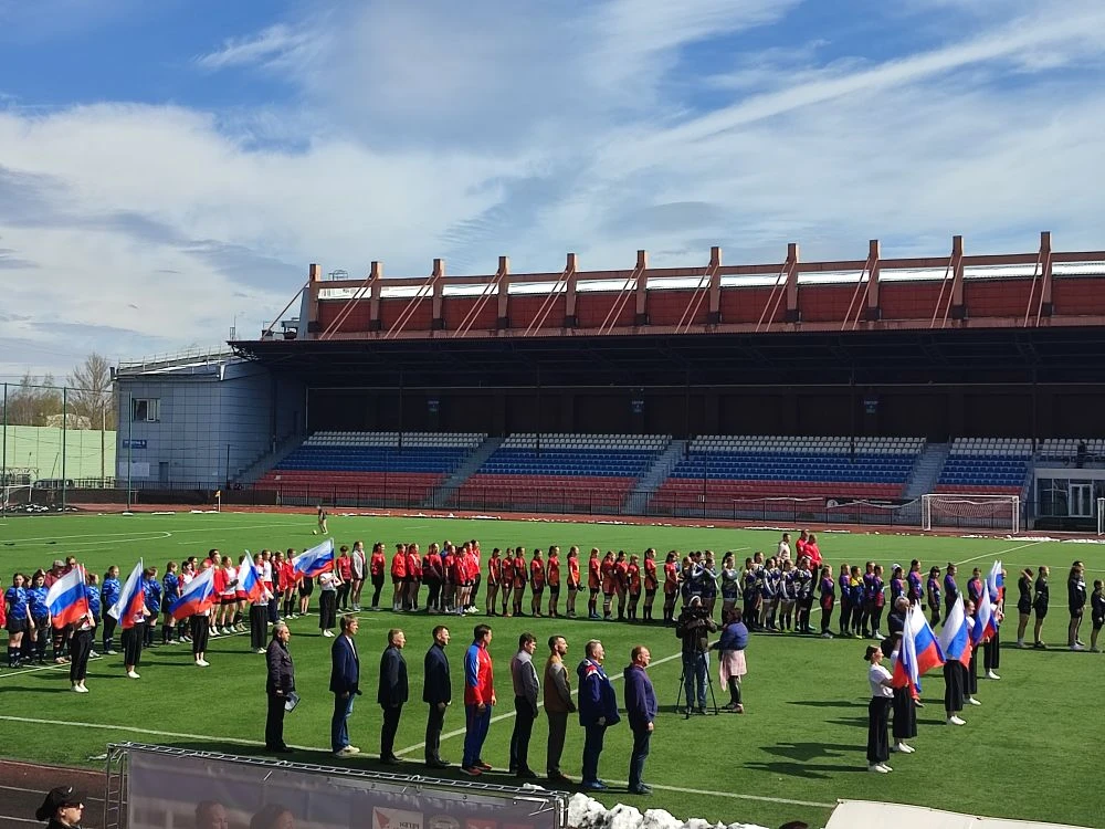 Сегодня Долгопрудный — настоящая столица женского регби! 🏆🏉  На стадионе АУ «ФСК-Салют» развернулась