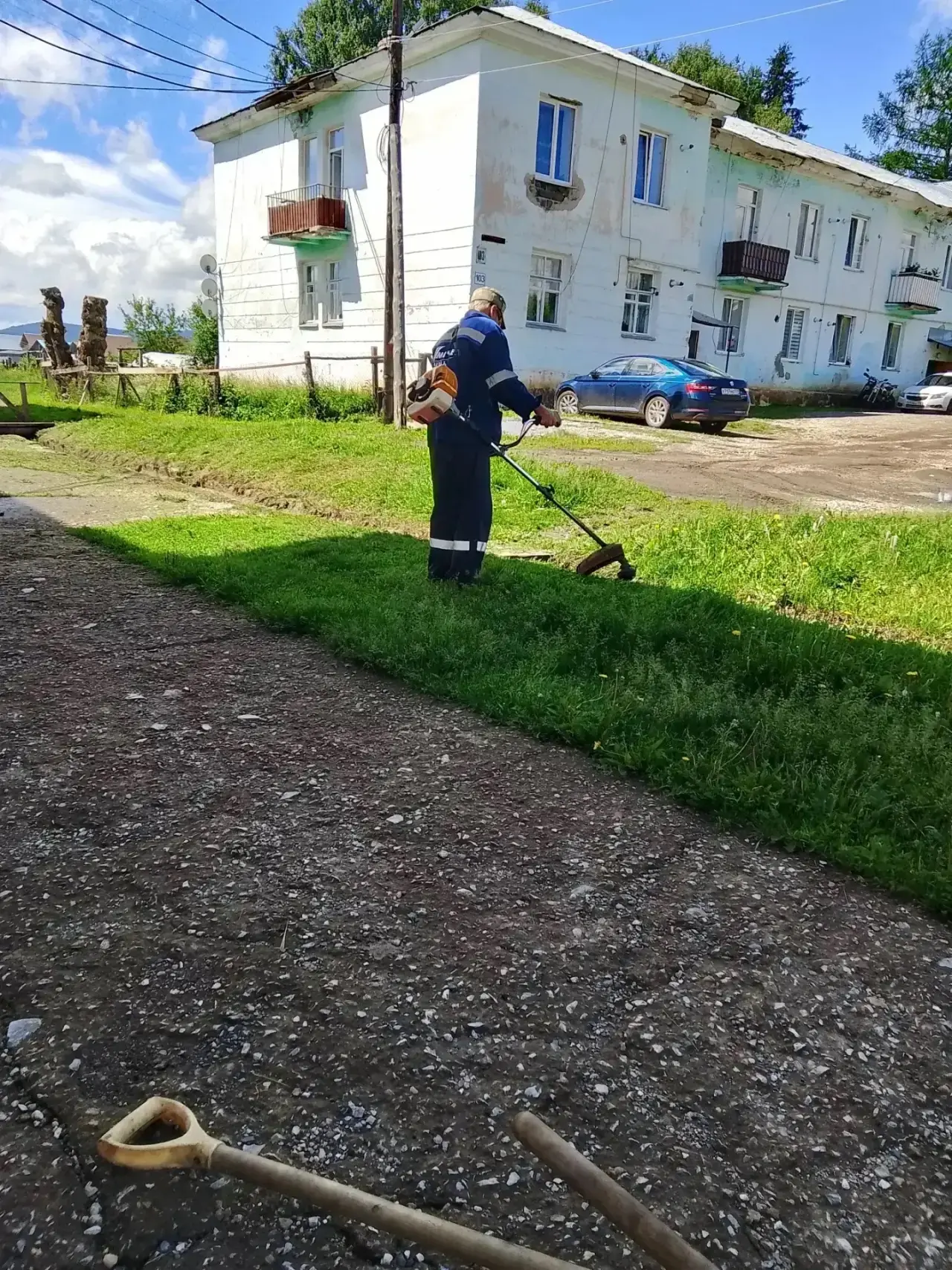 Скос травы вдоль МКД
ул. Оглоблина, д. 101
с. Тирляский