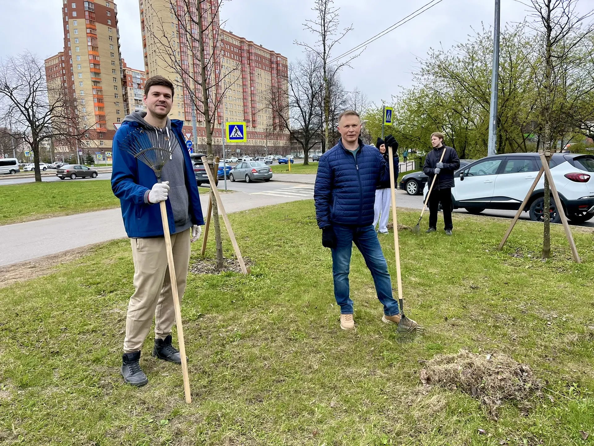🌿 Наводим порядок вместе: коллектив Комитета присоединился к общегородскому субботнику  В День благо