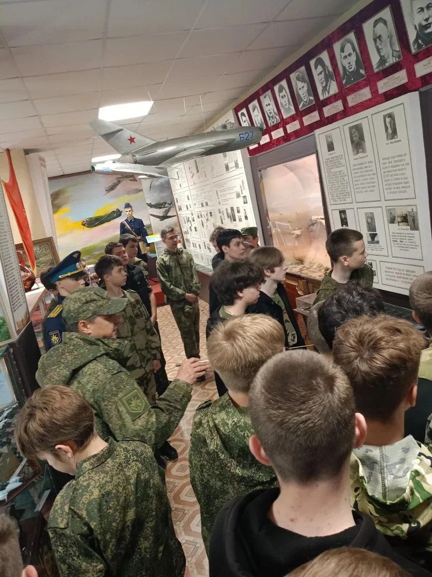 В рамках проведения учебных сборов среди 8 классов, наши ученики посетили военную часть г. Тихорецка