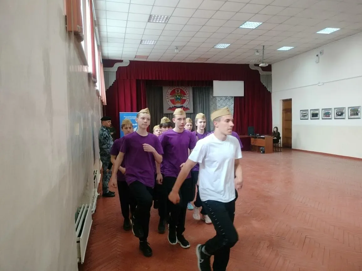 Зарница 2.0 Наша школа с гордостью приняла участие во всероссийской игре "Зарница 2.0". Мы представи