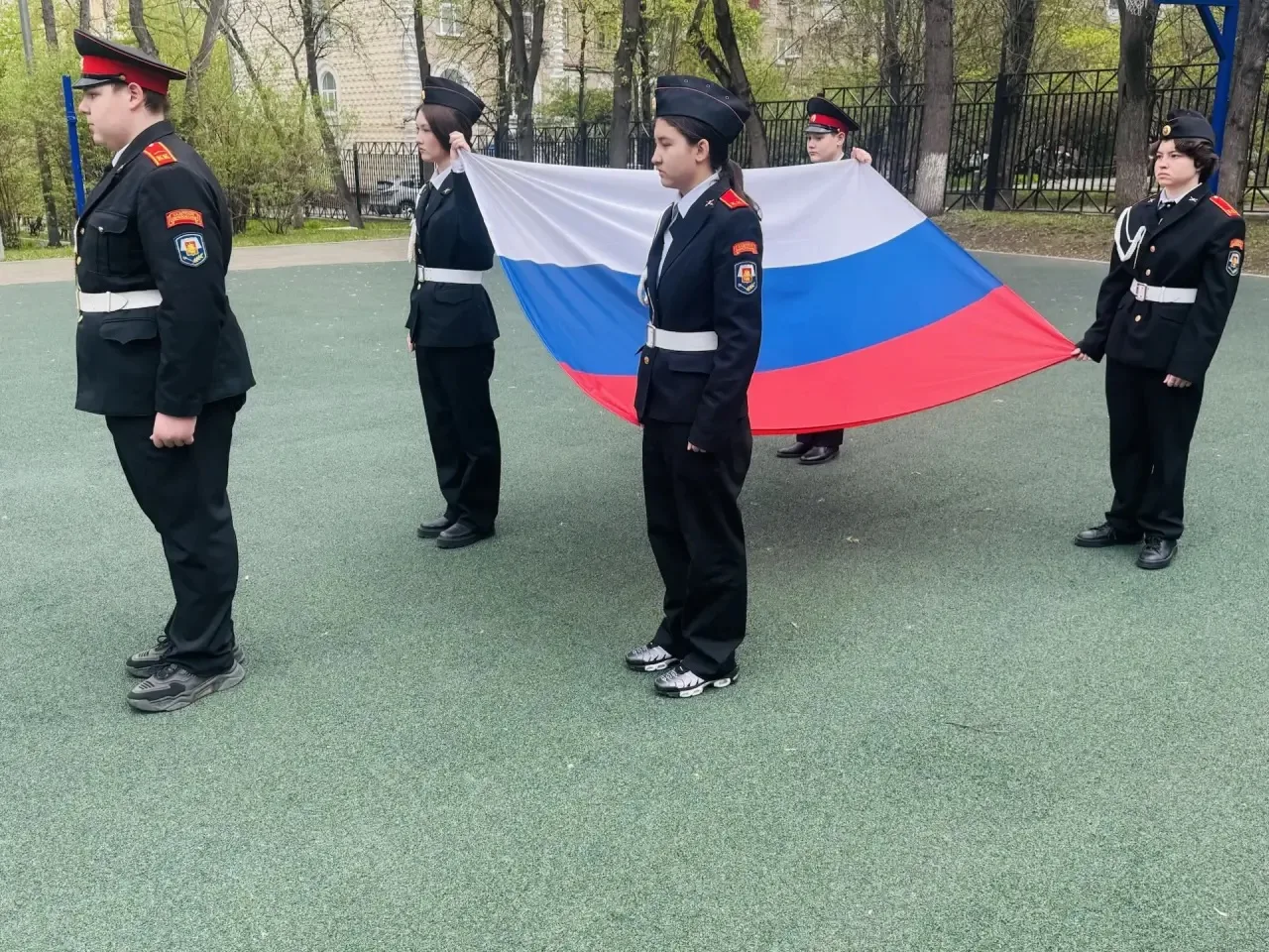 «Россия — священная наша держава, Россия — любимая наша страна. Могучая воля, великая слава — Твоё д