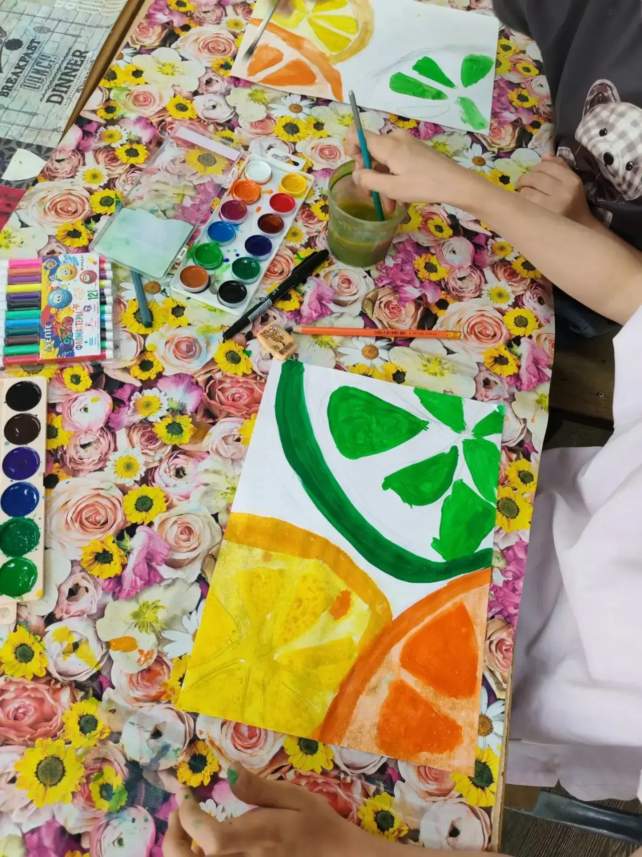 🎨 КРУЖОК «ВЕСЕЛЫЕ КРАСКИ»: КАЖДЫЙ РЕБЕНОК — ХУДОЖНИК-МАСТЕР!

В пришкольном лагере МОУ гимназии № 9