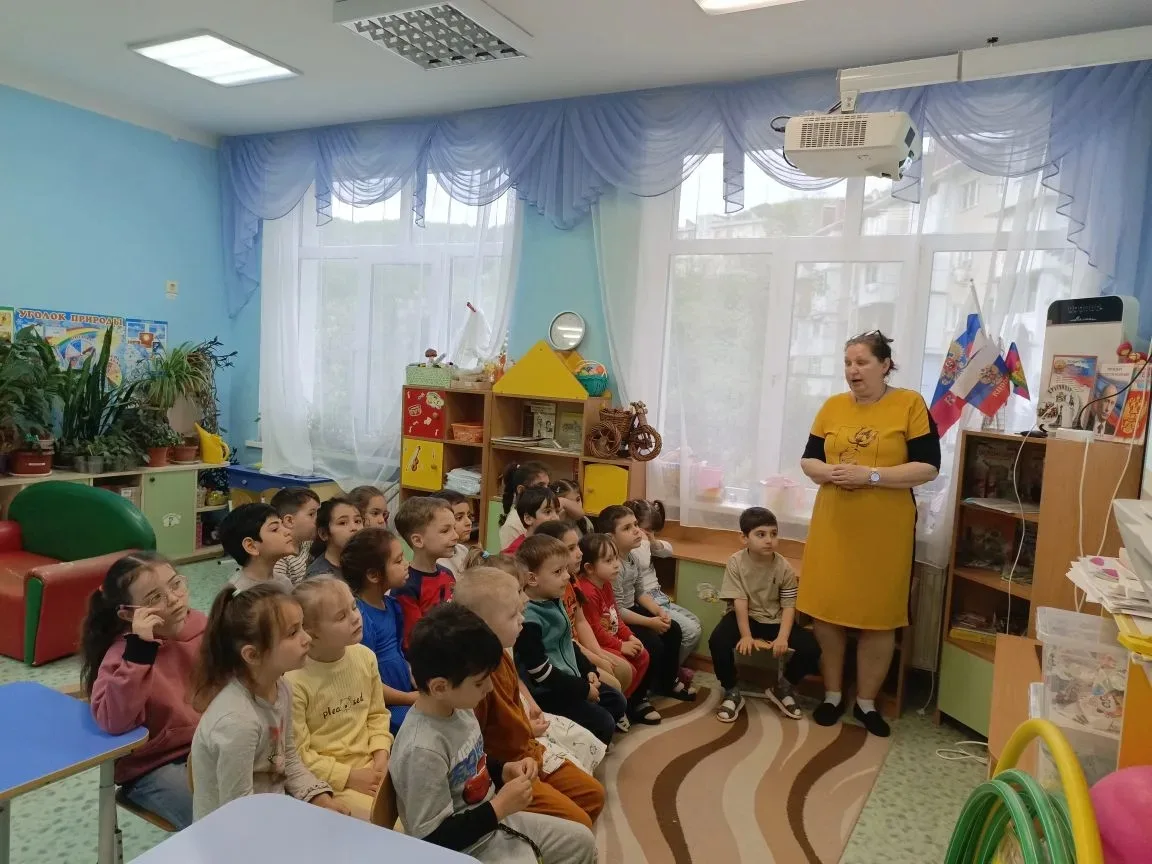 🌟🎨 Сегодня в нашем детском саду мы отметили Международный день музеев! Ребята с больш...