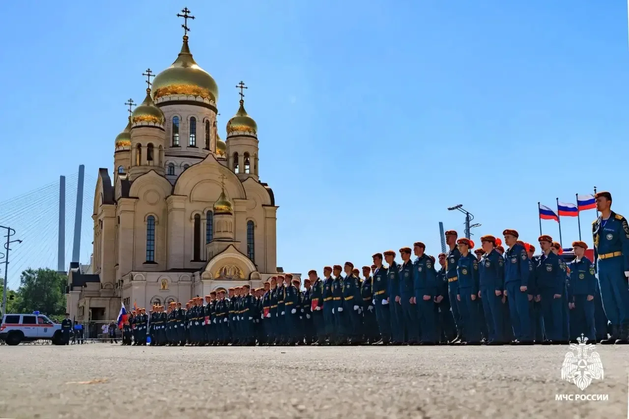 🎖 Кадеты Артёма на главной площади Владивостока: присяга, награды и путь спасателя