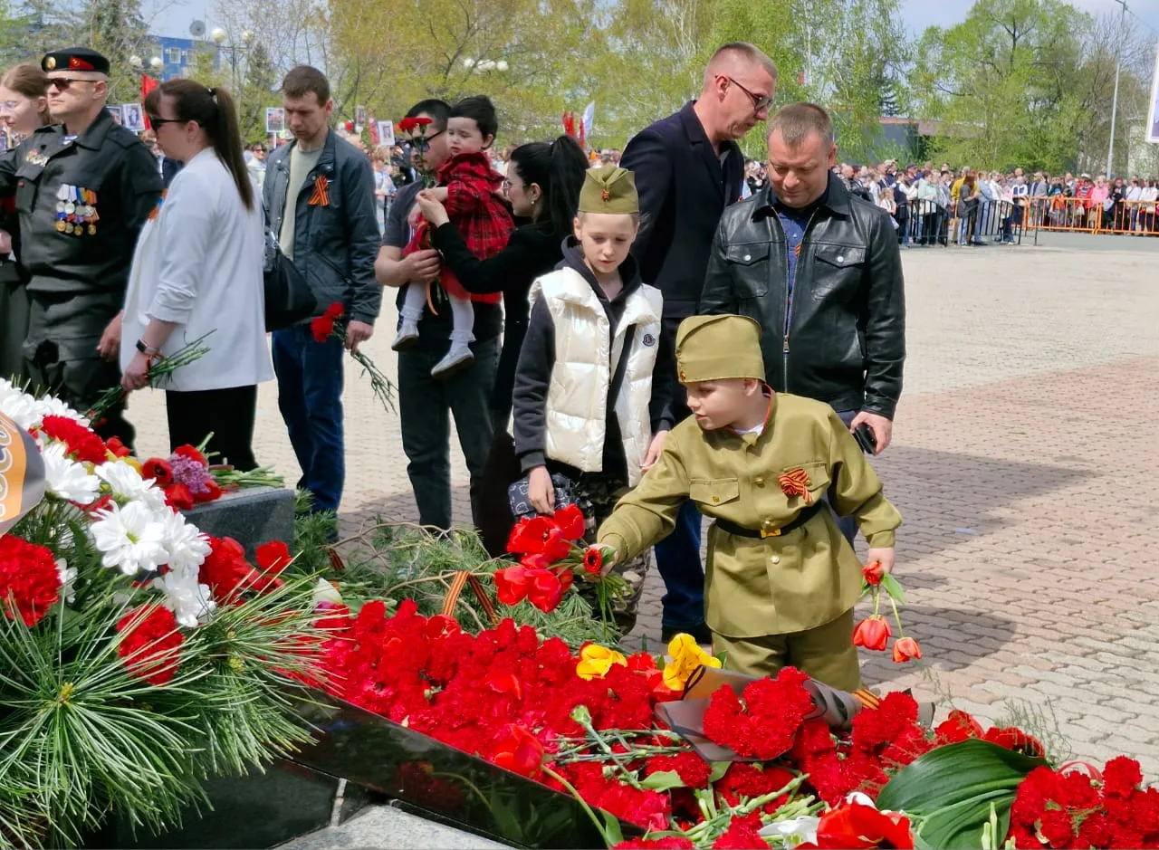 Арсеньев отмечает День Победы!  Жители города приняли участие в митинге-реквиеме, посвящённом 81-й г