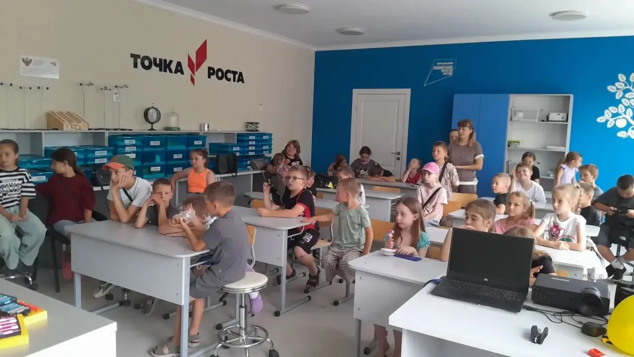14 июля в  лагере прошел день, посвященный физике! 
👩‍🔬 Ребята погрузились в увлекательный мир нау