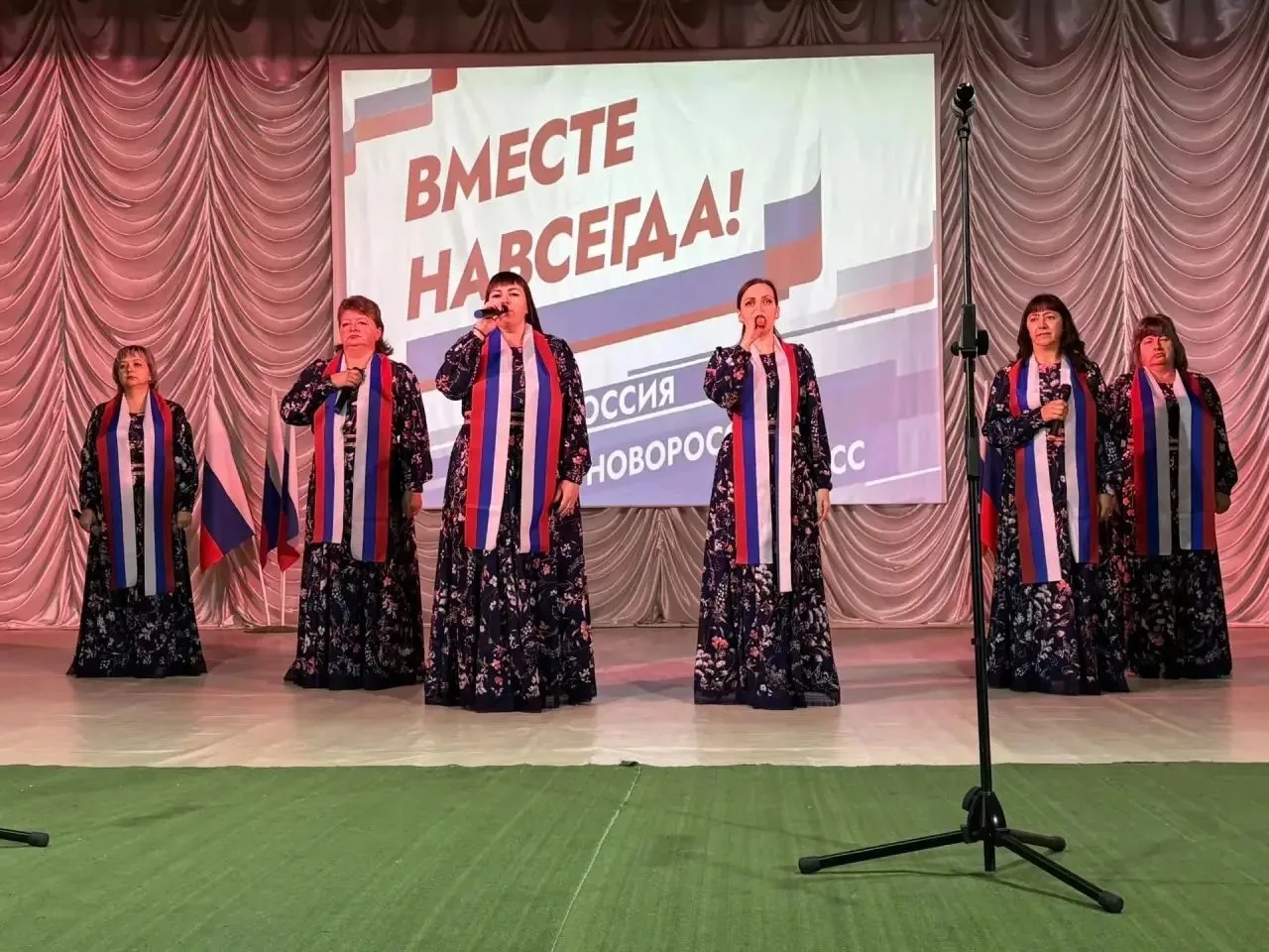 В Мирском поселении торжественно отметили знаменательную дату — воссоединение Донецкой ...