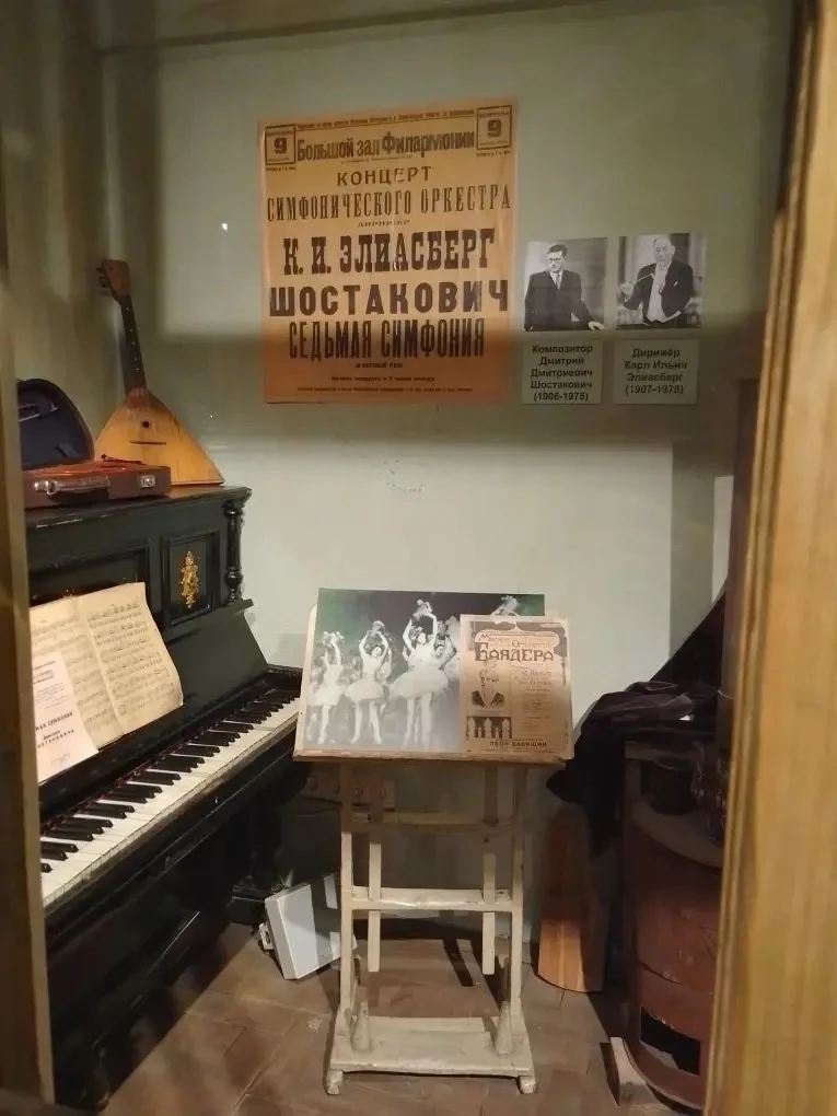 🏵 Акция "Походы Памяти": студенты кафедры иностранных языков и лингвистики посетили Мемориальный муз