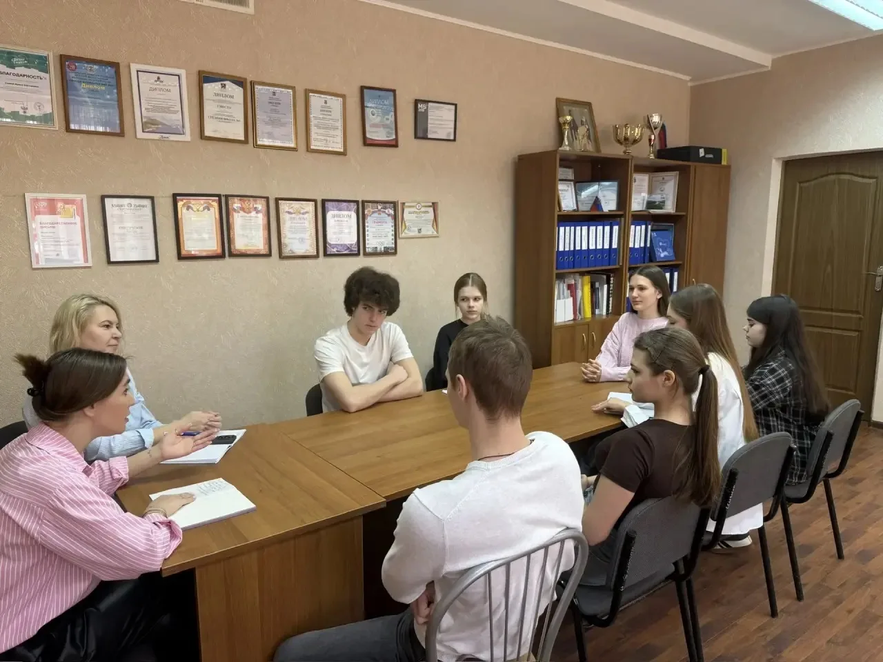 💥Круглый стол «От идеи к действию: ученики и администрация вместе!» успешно прошел в нашей школе!💥  