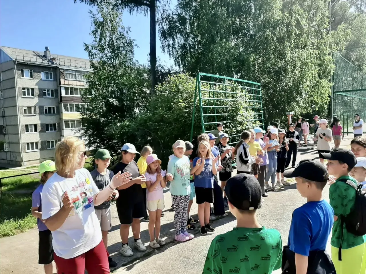 19 день ЛПЛ «ГАЛАКТИКА»
В гостях у чувашей и мордвы

Утро началось с бодрящей зарядки, которую прове