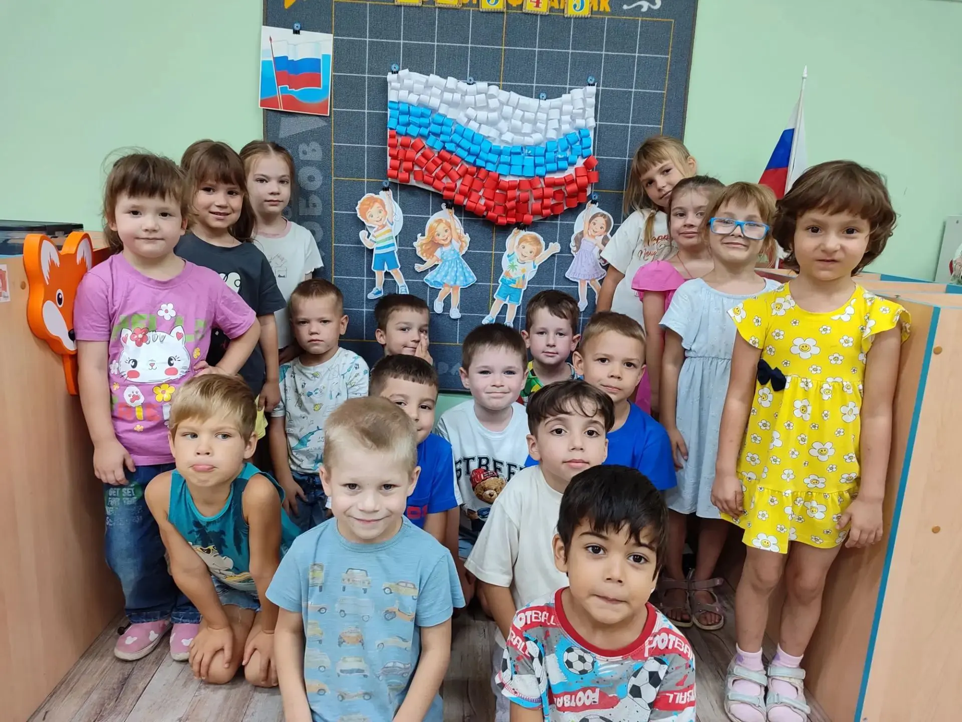 Сегодня наш день прошёл под знаком трёх цветов: