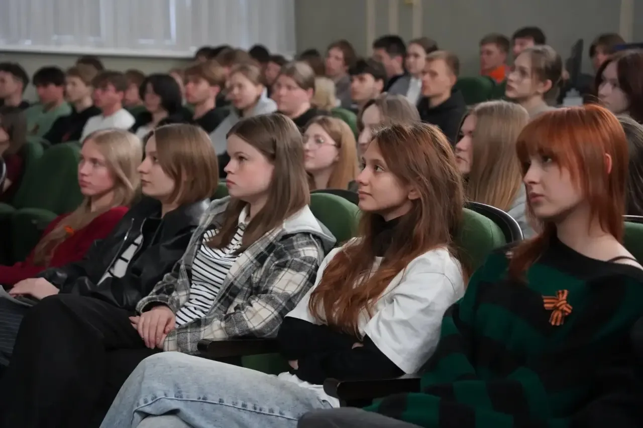 ♻️РАЗГОВОРЫ О ВАЖНОМ💭  🇷🇺 Во всех группах колледжа прошли занятия цикла «Разговоры о важном» по теме