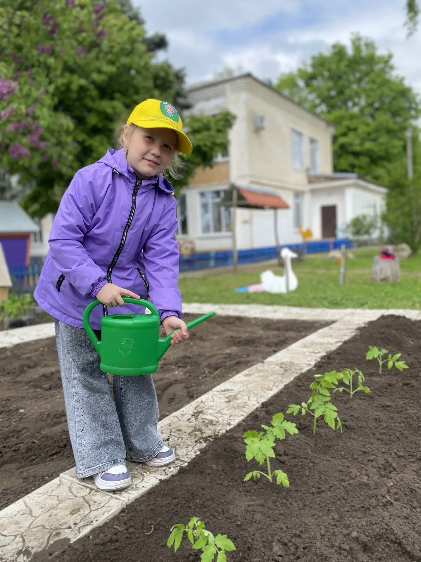 Юные аграрики высадили томаты на опытный участок 🌱