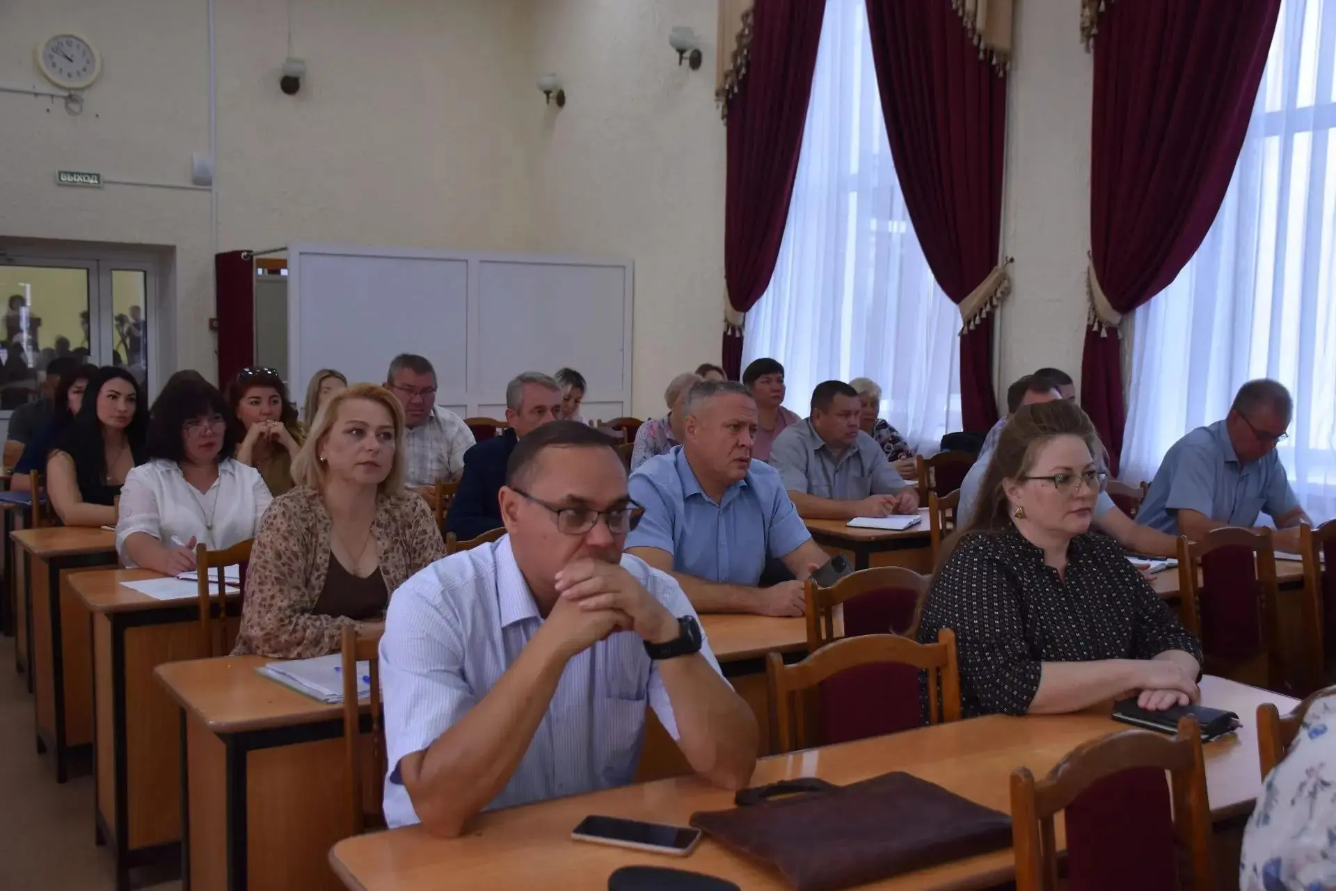 На  очередном оперативном совещании  мы обсудили  текущие задачи и этапы  реализации пл...