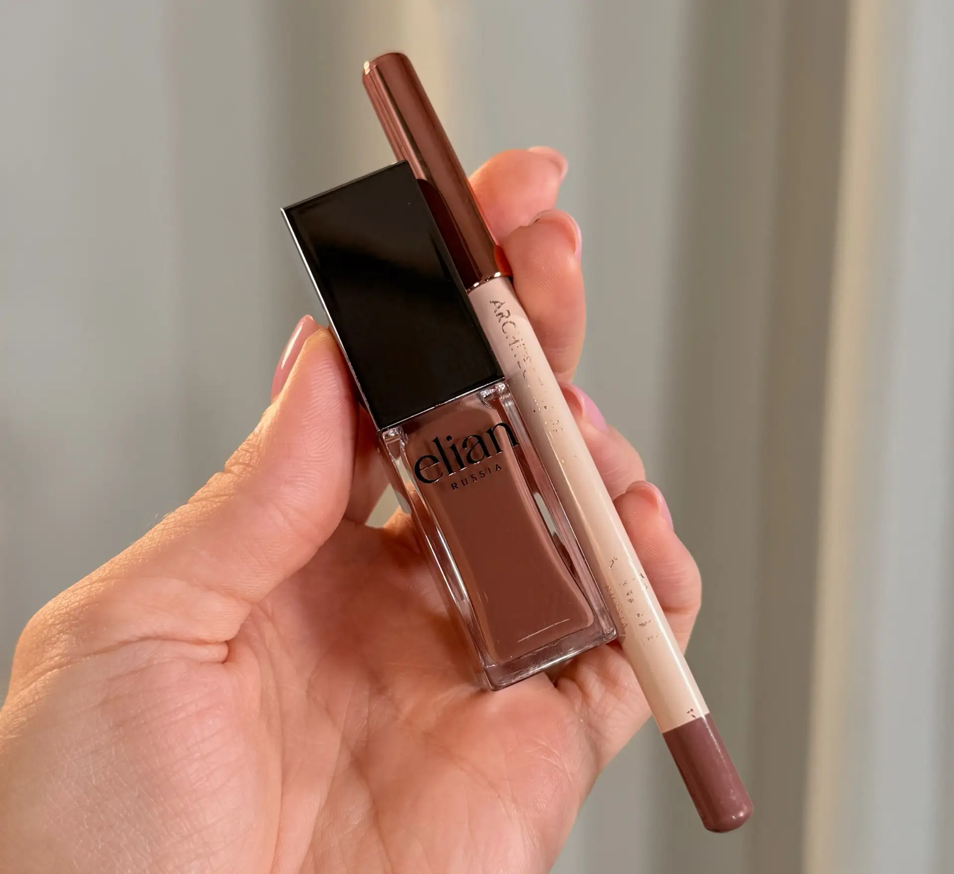 Комбо Elian Russia:
Карандаш 07 + блеск 33💄
