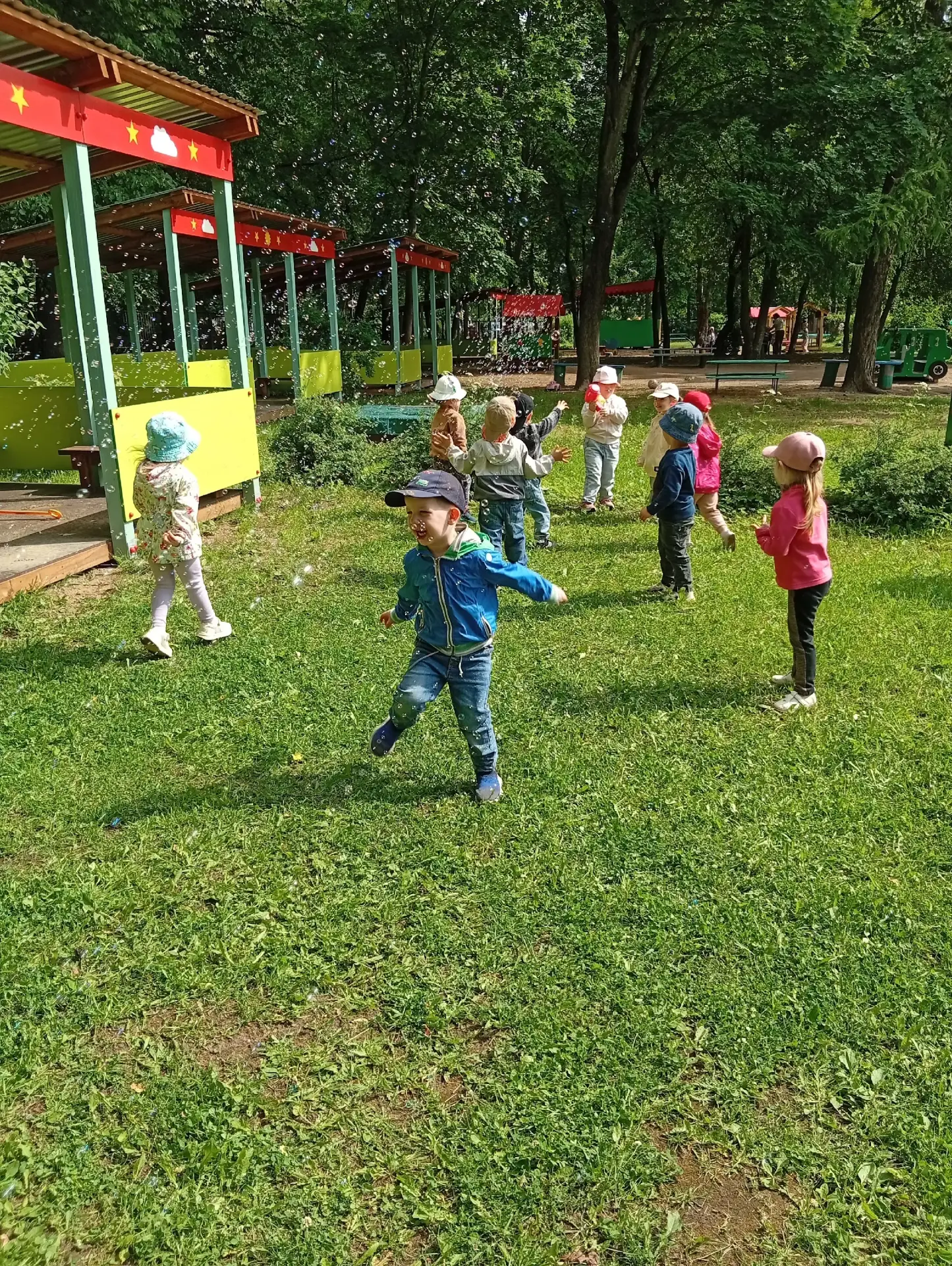 ✨ Настоящее волшебство на прогулке у ребят из группы «Солнышко»! 🌞https://vk.com/wall-215301617_250
