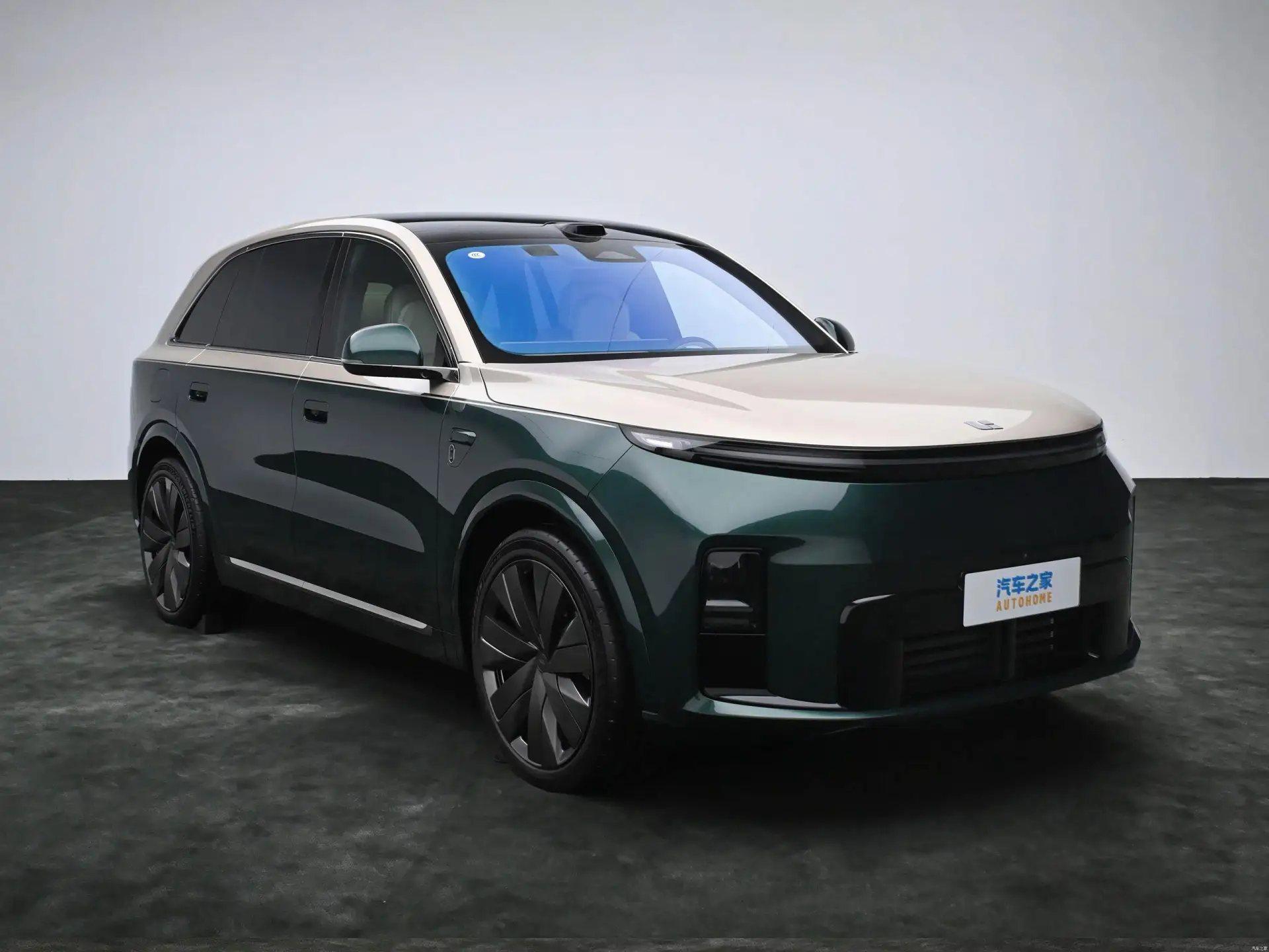 Эффект матрёшки: новый Li Auto L8 — флагман с креслами уровня GLS

Li Auto, едва успев представить н