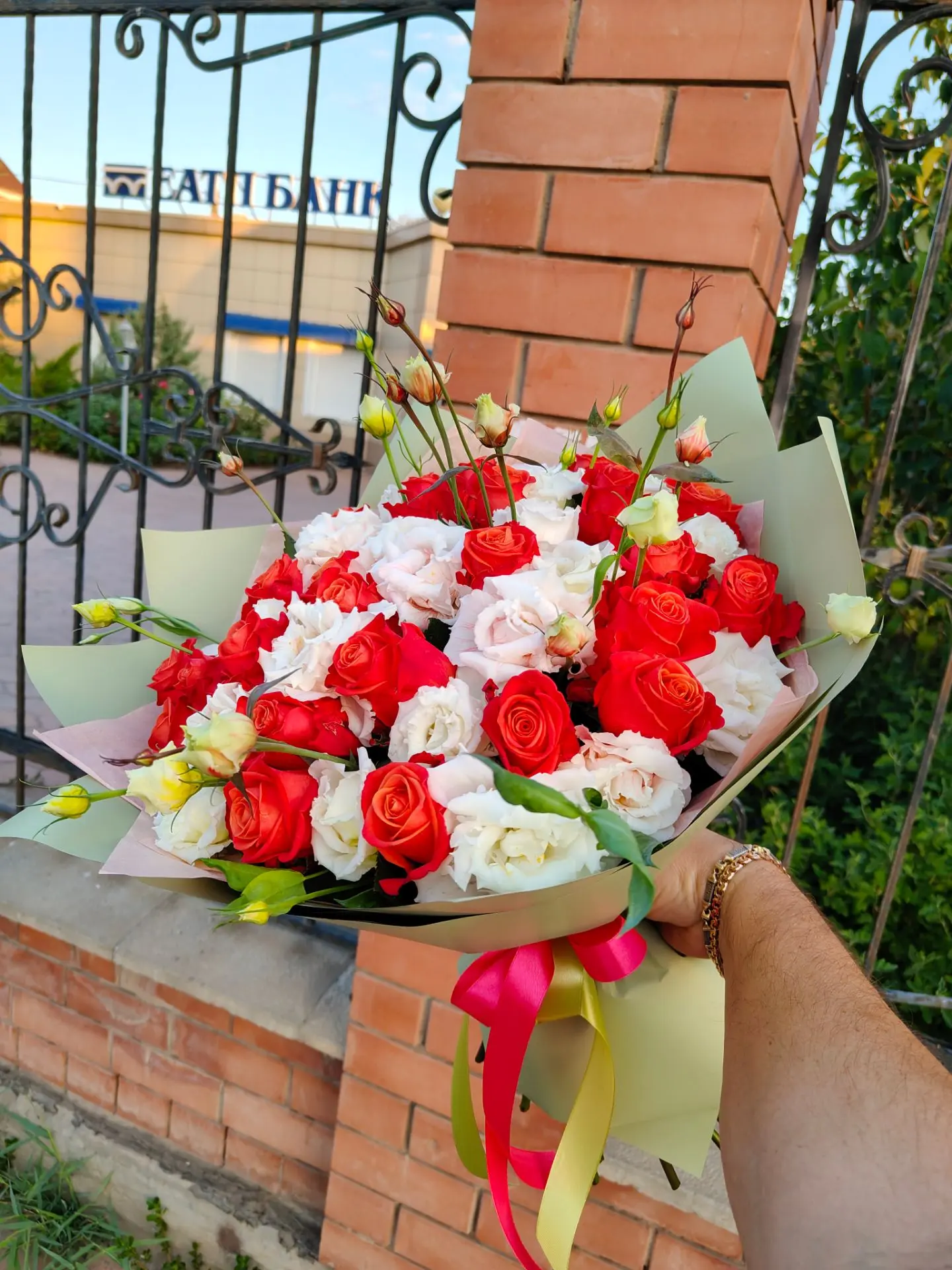 🌹🤍 В этом букете Роза, Эустома и Любовь.