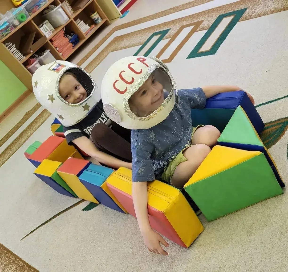 Креативные дошколята Подольска отмечают «Космическую Пасху»  В детских садах школы «Бородино» ребята