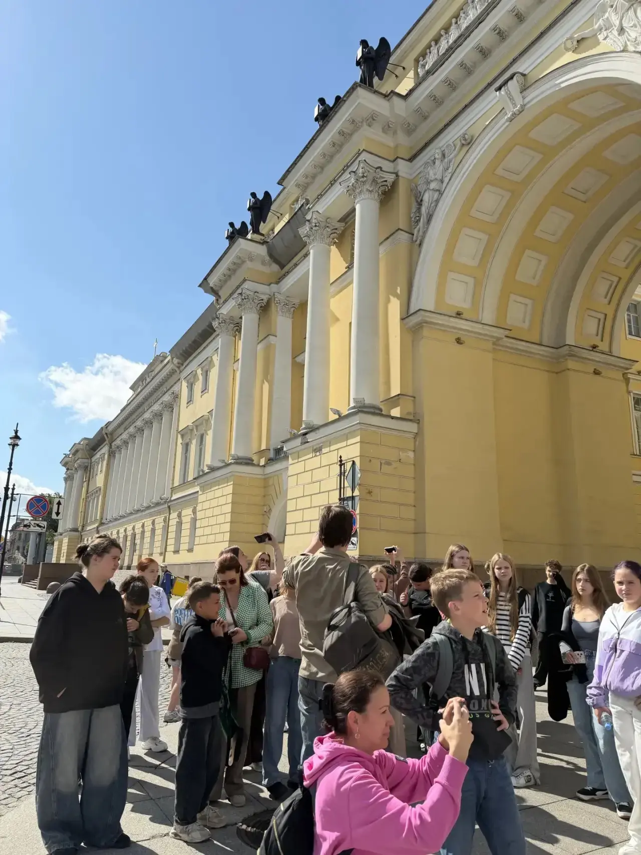 Со 2 по 8 июля состоялась наша увлекательная поездка под названием «Здравствуй, Петербург!» В нее от