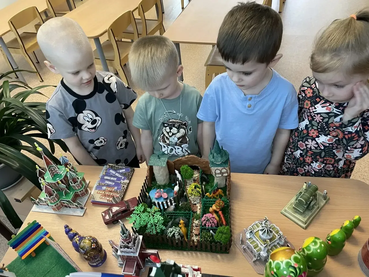 Москва любимая моя 🏙️❤️  В дошкольном корпусе «Искорка» открылась экспозиция мини-музея «Москва люби