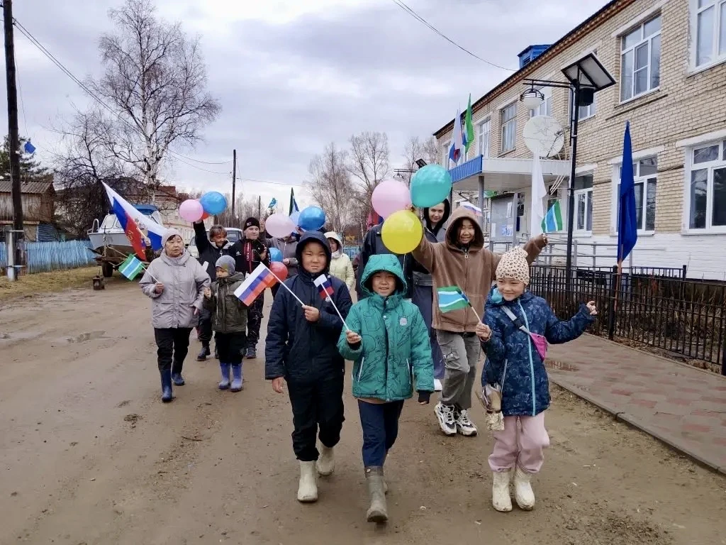 В селе Нижние Халбы состоялась праздничная первомайская демонстрация, объединившая жите...