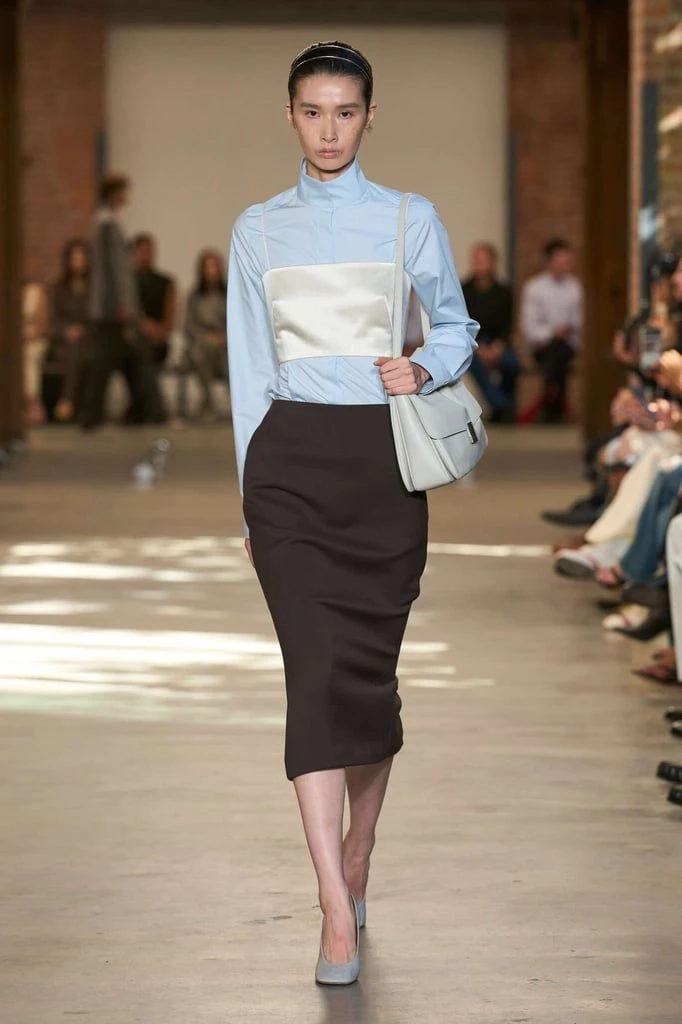 📍Коллекция Calvin Klein весна-лето 2027, представленная на подиуме на Неделе моды в Нь...
