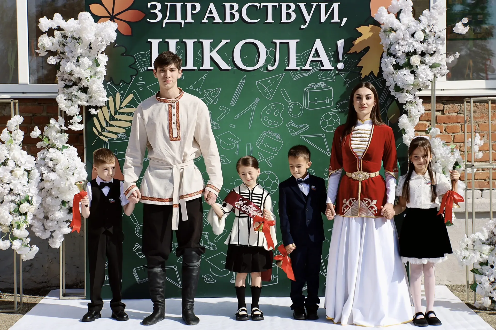 🎓 В школах Адыгейска прошли торжественные линейки в честь Дня знаний
