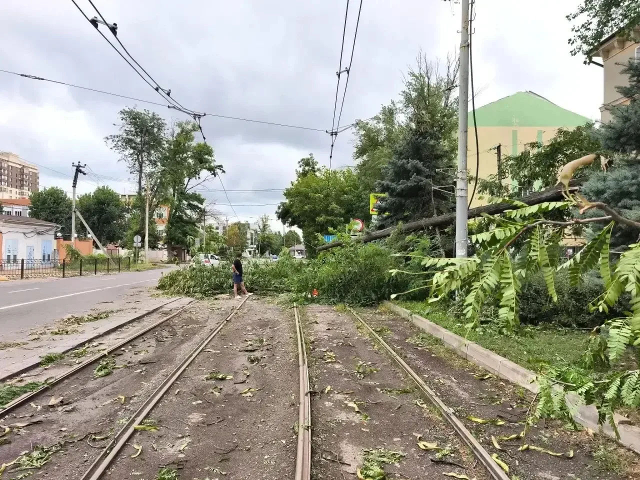 🚨В Пролетарском районе активно ведутся работы по устранению аварийных ситуаций. Службы...