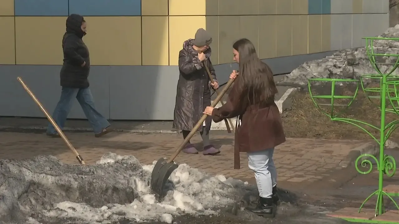 Чистота города – дело каждого.  У киселевских медиков слово с делом не расходится. Каждую пятницу ко