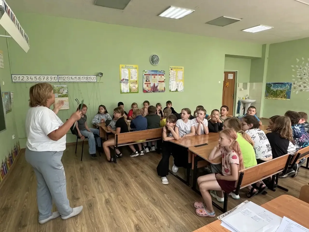 В нашем школьном лагере День Профессий! Для ребят прошла интеллектуальная викторина. По...