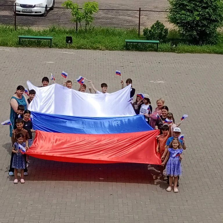 В преддверии Дня России Валуевский сельский дом культуры провел  патриотической акции "Флаги России"