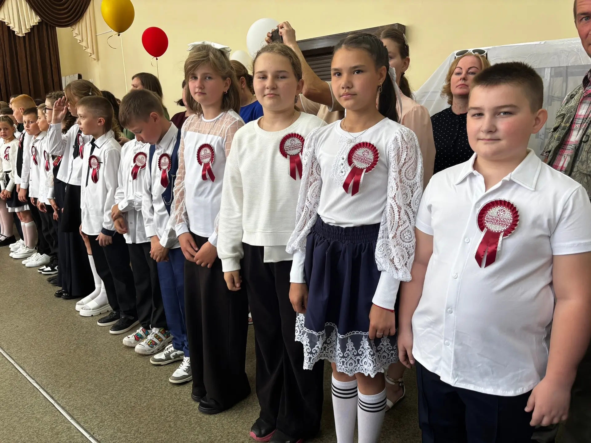 ✨ ПРОЩАЙ, НАЧАЛЬНАЯ ШКОЛА ✨
    
4 класс - это первый серьезный рубеж в жизни школьника. В этот год 