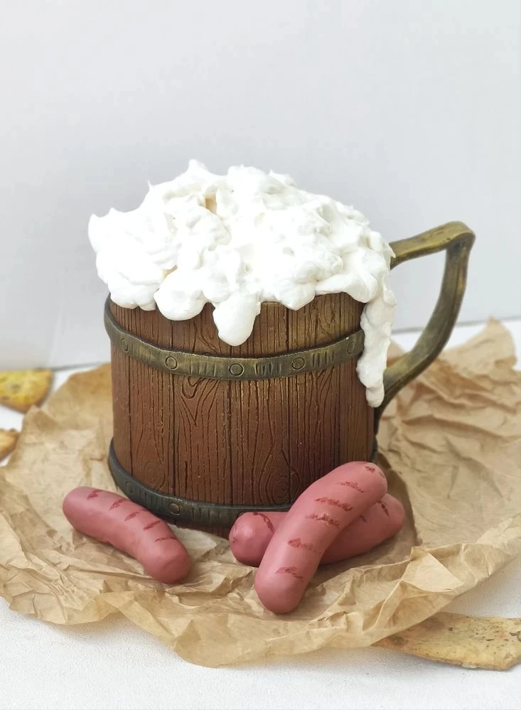 Торты бывают разные - с рюшами, с розами, с зайками...