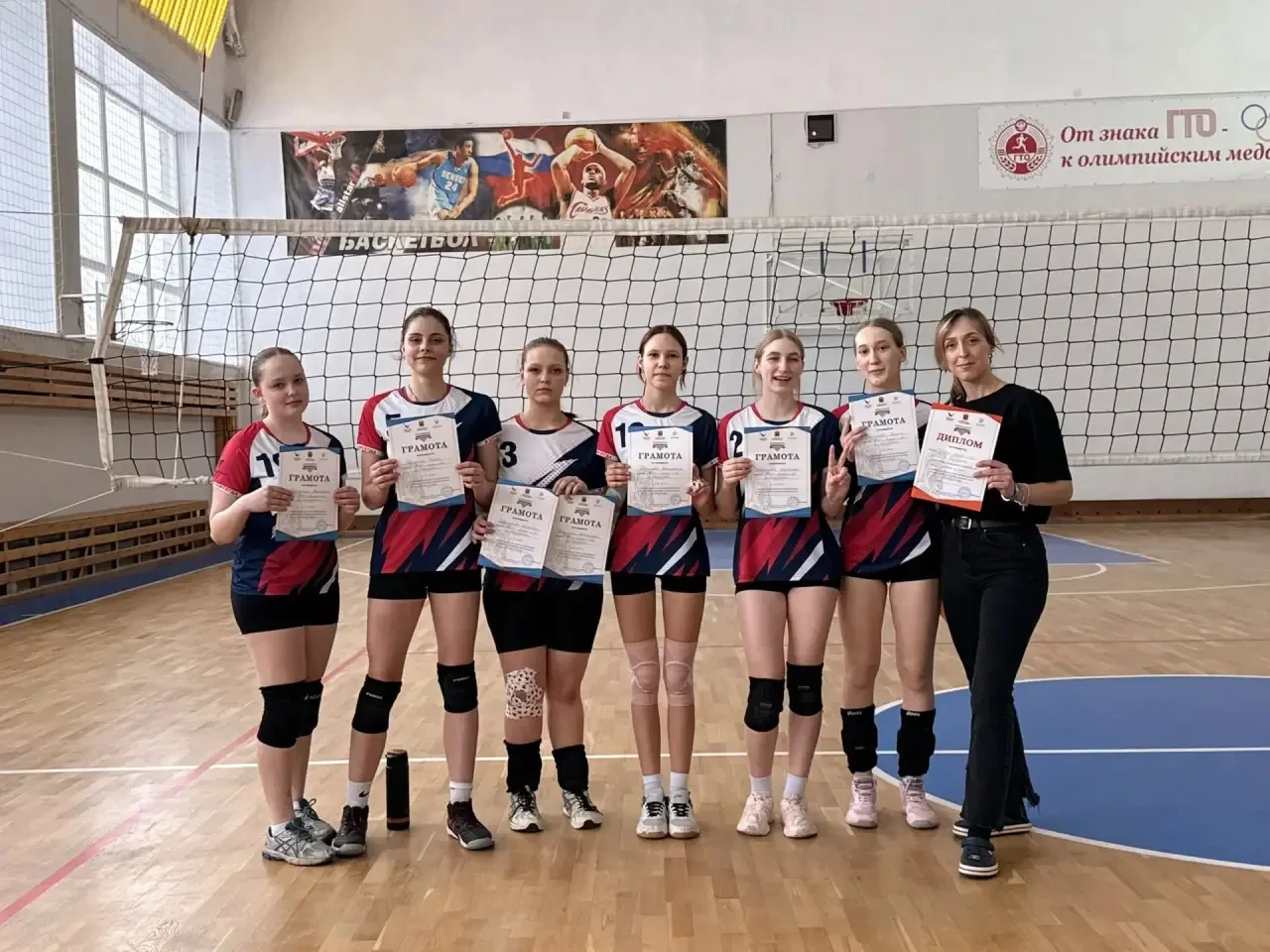 ПОЗДРАВЛЯЕМ наших серебряных чемпионов 🎉🏐  💥Сегодня наша команда девушек по волейболу в крутом соста