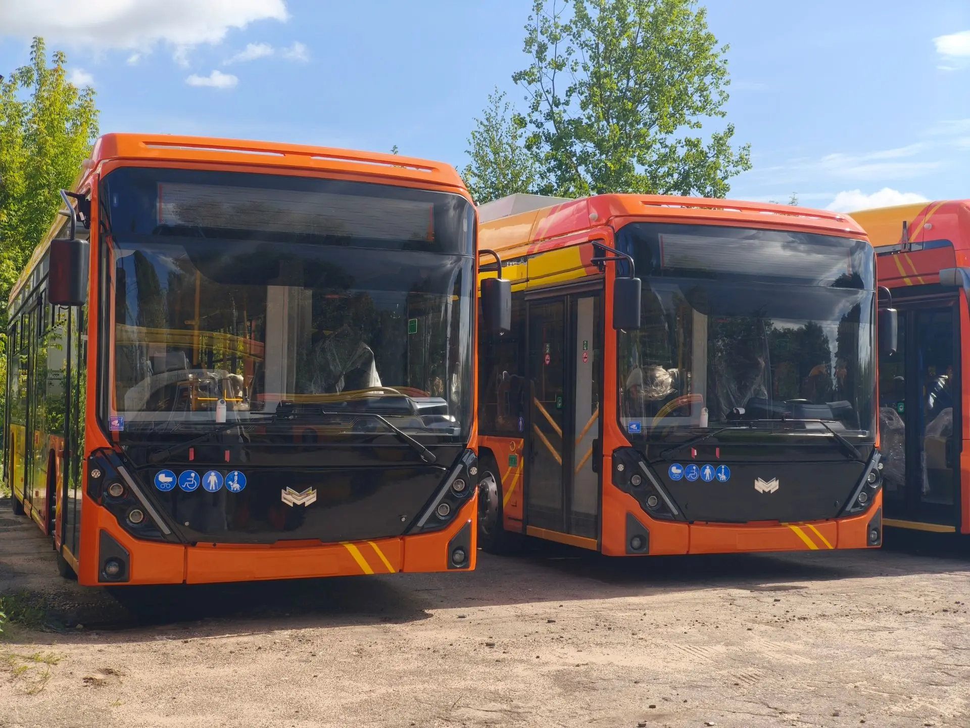 Парк ярославского электротранспорта продолжает пополняться современными троллейбусами с увеличенным 
