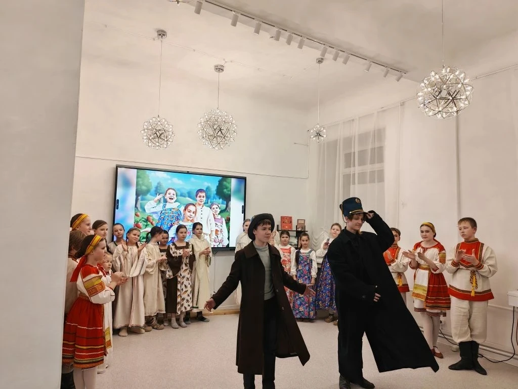 📚БИБЛИОНОЧЬ🌛  📅18 апреля наш школьный театр "Белые лилии" 🎭уже в 15-й раз принимал участие во Всерос
