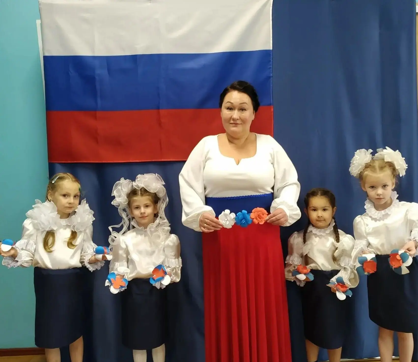 Кантышева Ирина Николаевна и воспитанники младшей и средней групп👍