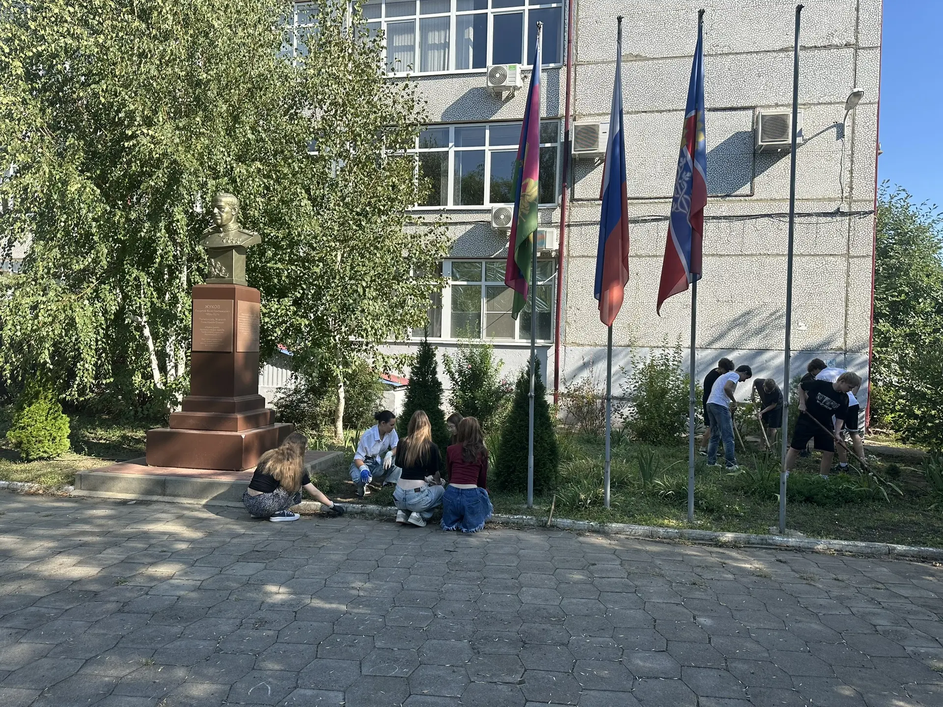 В преддверии нового учебного года в нашей школе продолжается трудовая практика для школ...