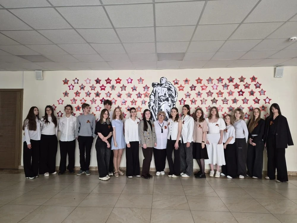 «ЛЮБОВЬ И ВОЙНА» — НЕЛЬЗЯ ЗАБЫТЬ 🎭🕊️  Сегодня в нашей школе прошла музыкально-литературная композици