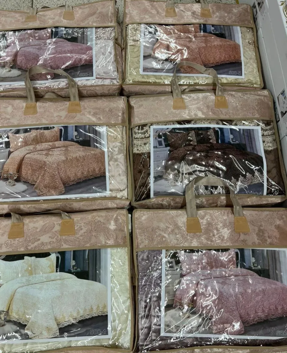 Велюровые покрывала   с  наволочками.